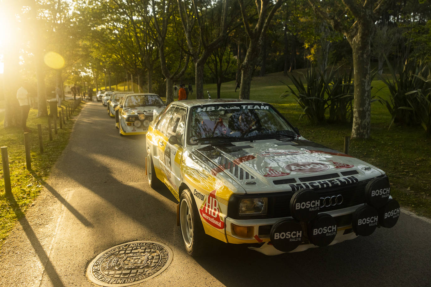 Matthias Tautz con uno de los cuatro Audi Quattro S1 presentes en la prueba, siendo esta unidad una de las que pilotó Walter Röhrl en 1984.