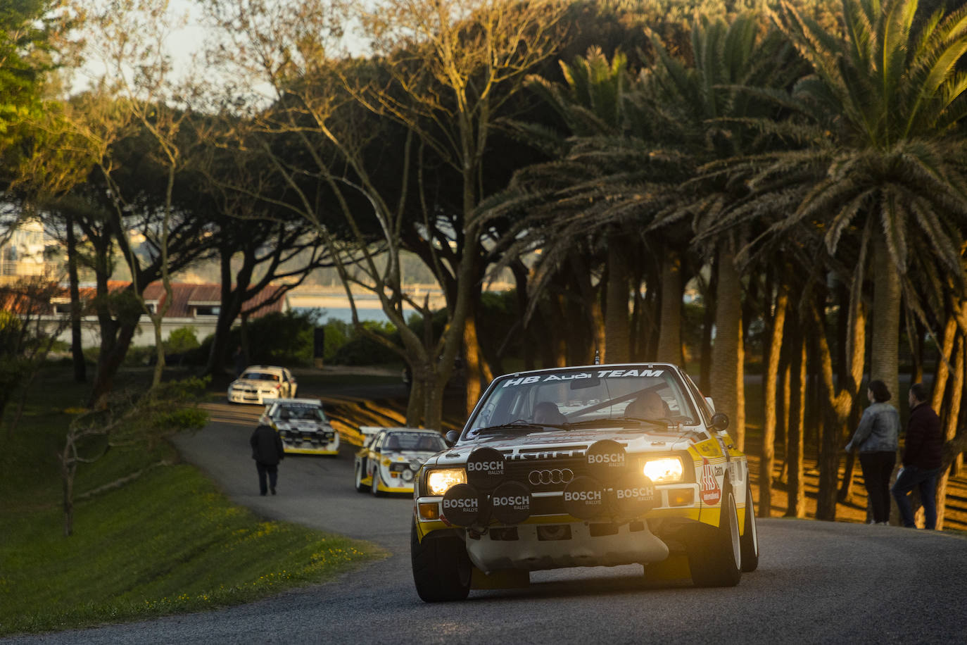 Los Audi Quattro en caravana accediendo al Palacio de la Magdalena.