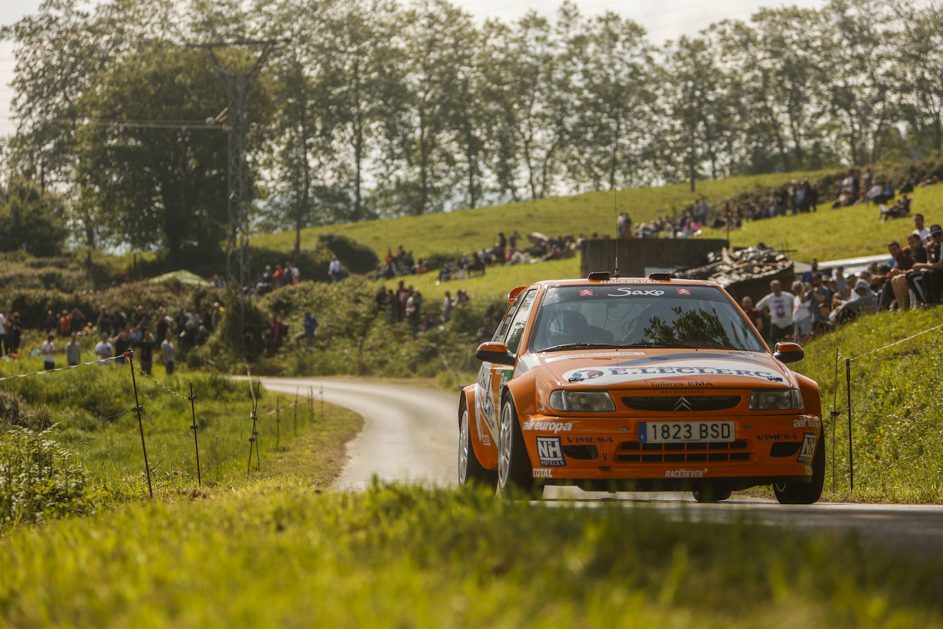 Jesús Villegas con el Citroën Saxo Kit-Car durante la celebración del Shakedown.