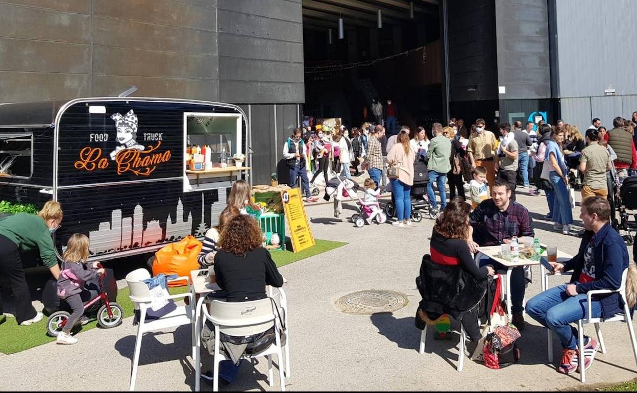 Imagen del exterior de Esarket de un domingo pasado.