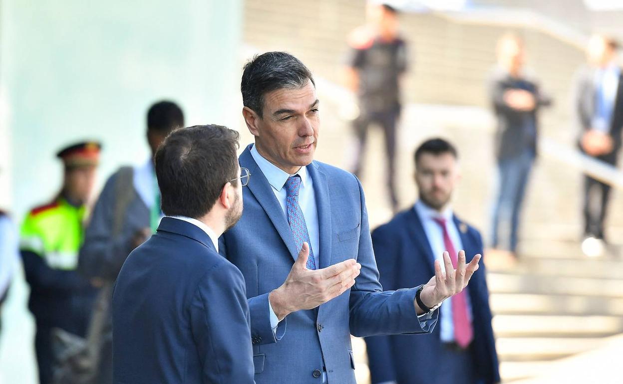 Pedro Sánchez y Pere Aragonès, este viernes antes del acto en Barcelona.