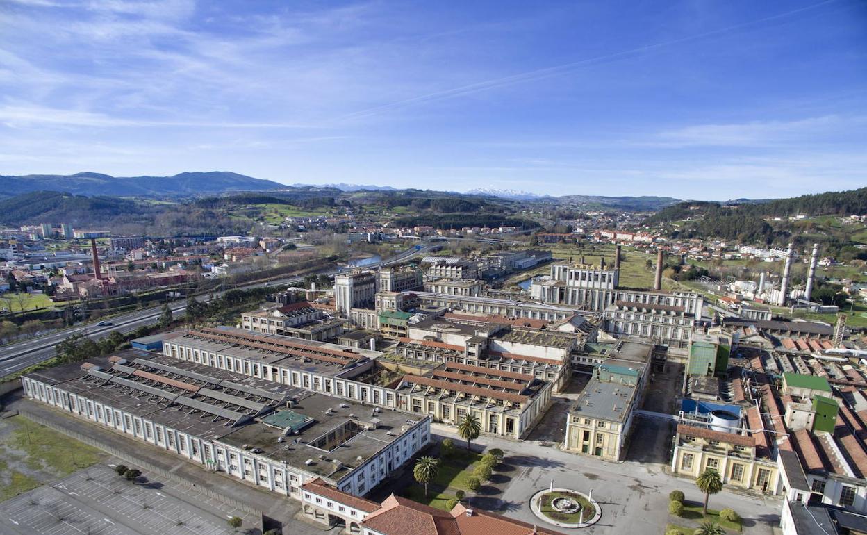 Vista aérea del complejo fabril de Sniace.