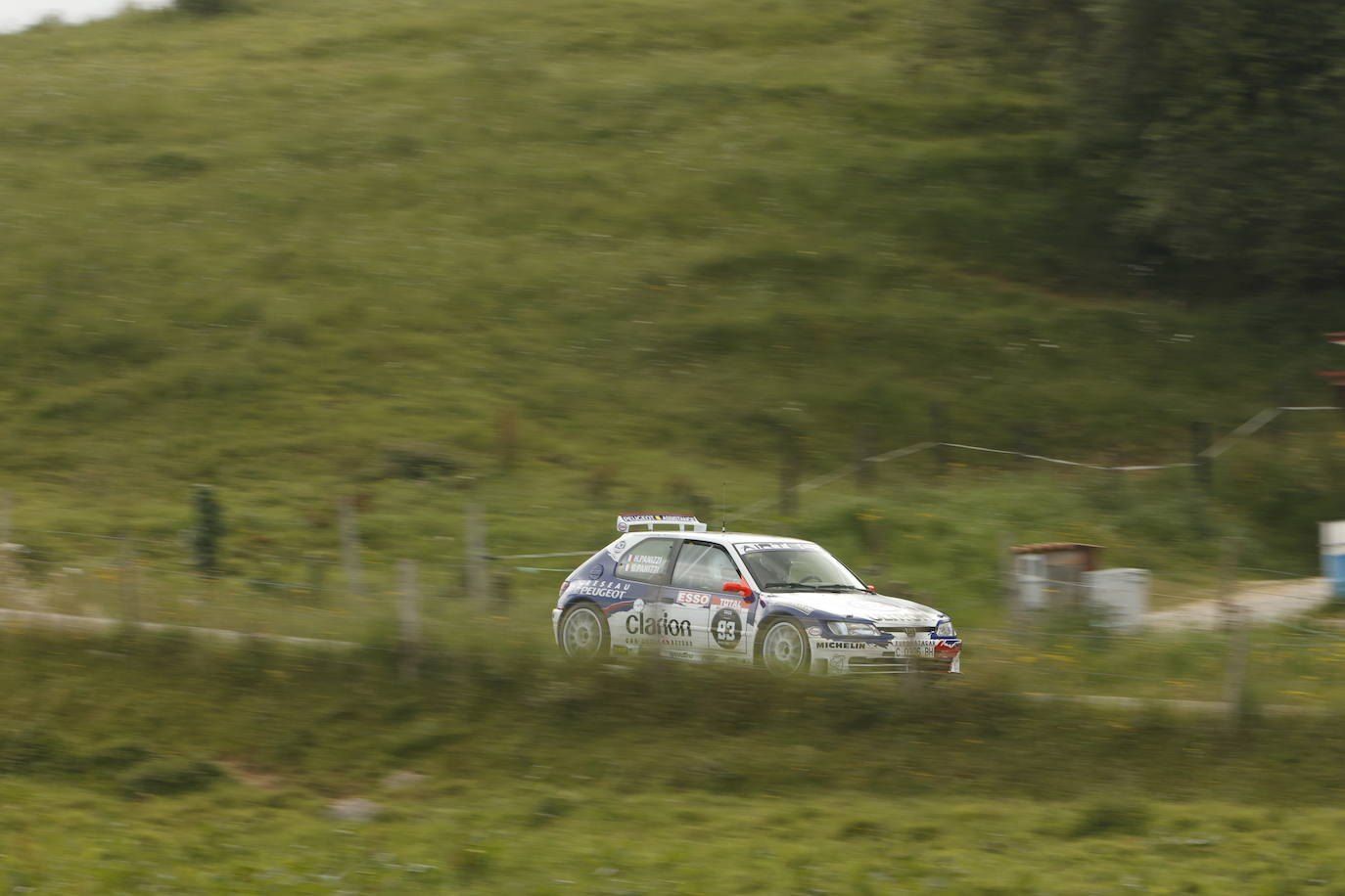 Dario Garrido esta disfrutando con su Peugeot 306 Maxi de las carreteras cántabras