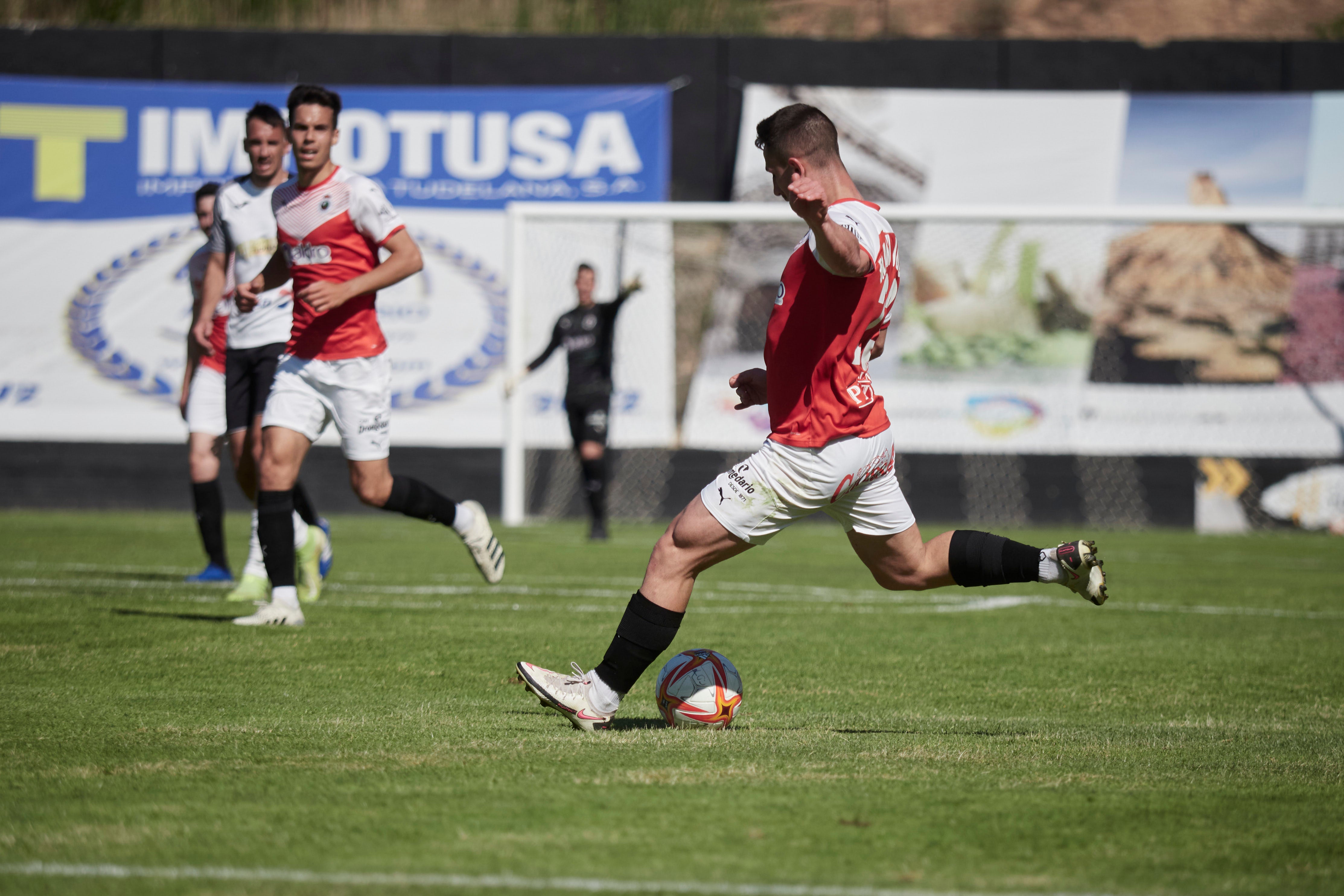 Fotos: El Tudelano se impone por tres goles a cero al Racing