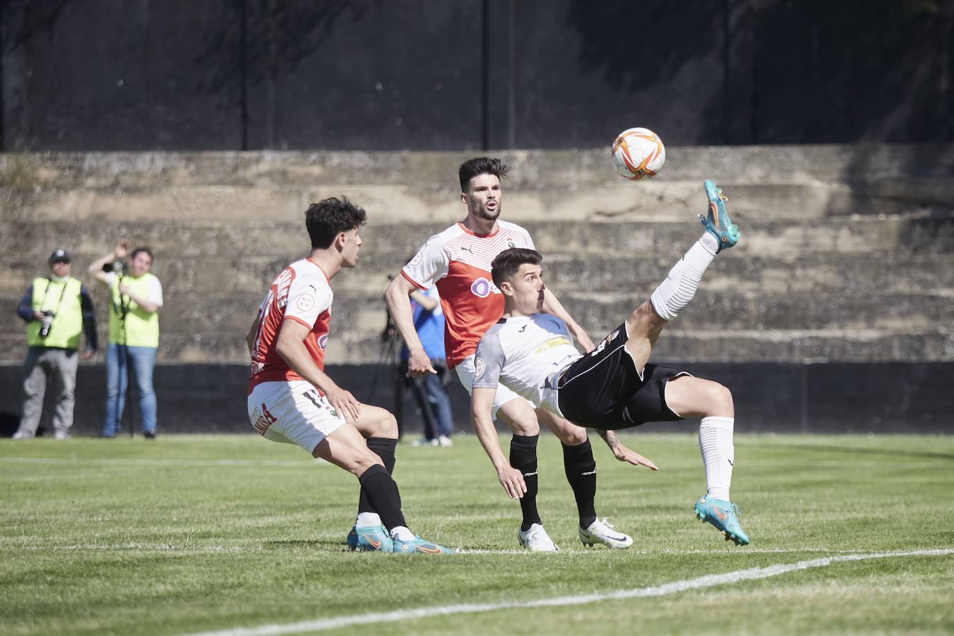 Fotos: El Tudelano se impone por tres goles a cero al Racing