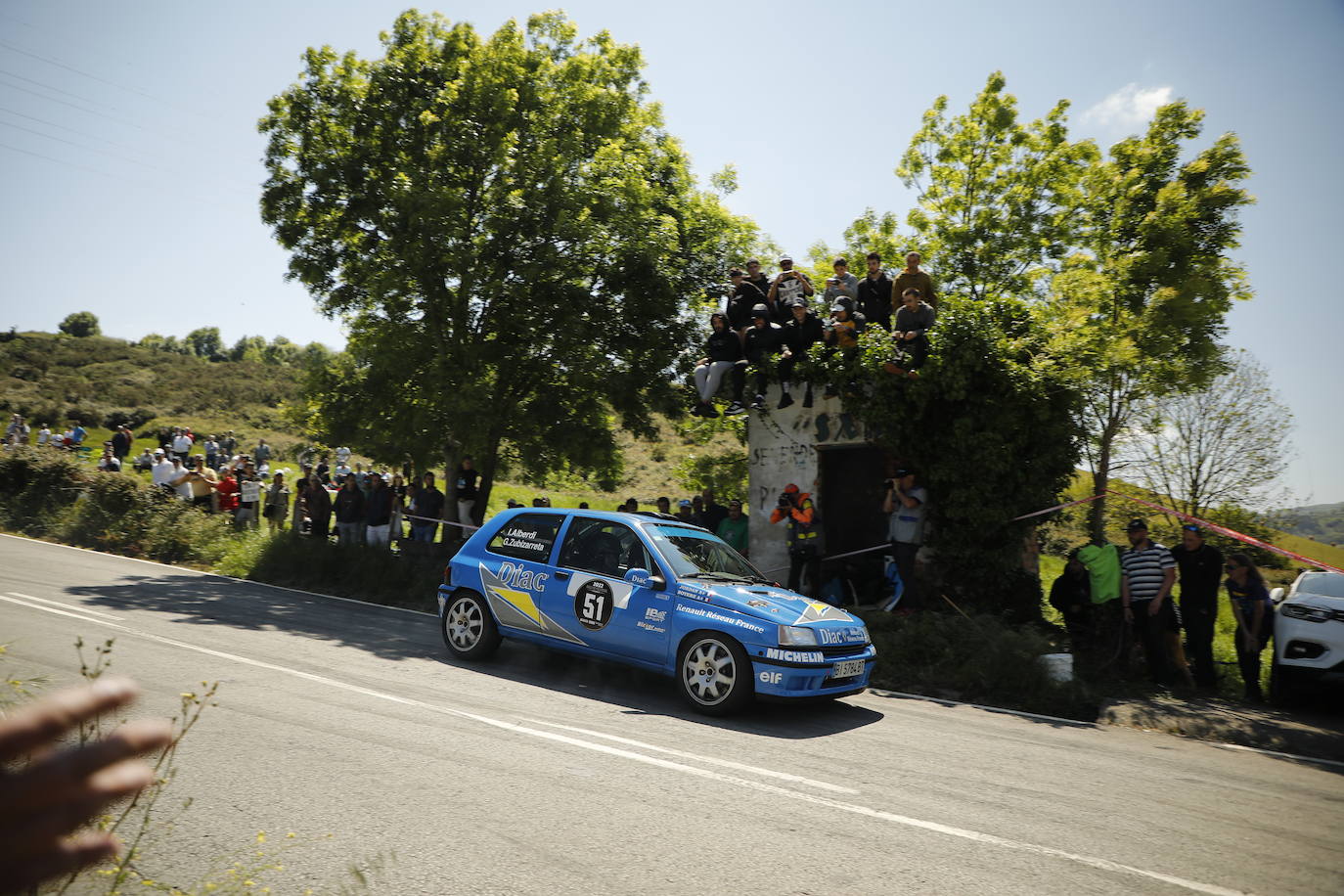 Los Renault Clío también son seguidos con interés por parte de los aficionados. En la foto Iñigo Alberdi