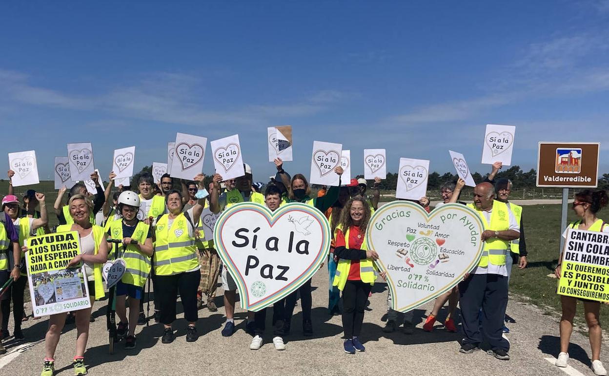 Participantes en la marcha. 