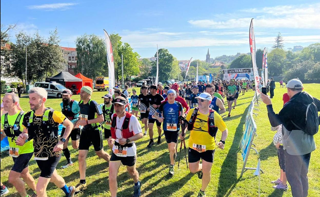 La prueba que se celebró domingo congregó a 480 atletas para completar un recorrido que discurrió por Comillas y el Monte Corona. 