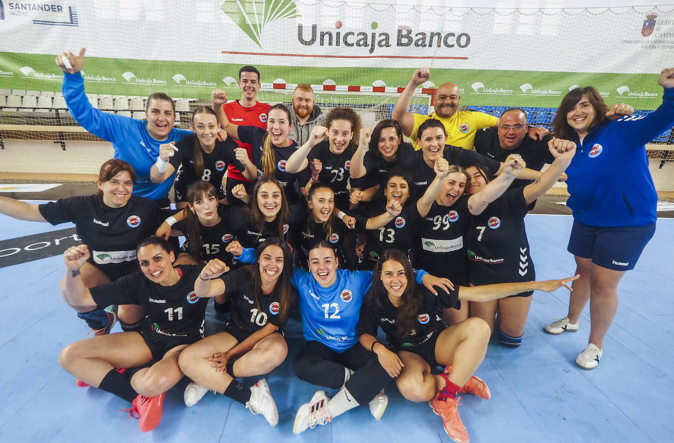 Plantilla del Unicaja femenino.