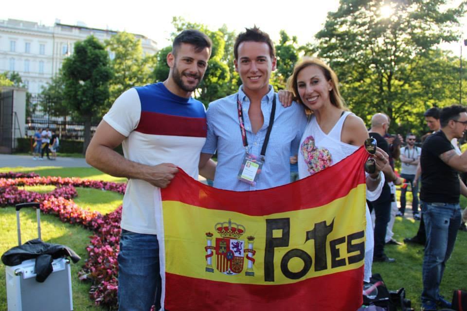 Con los bailarines Giuseppe Di Bella y Miryam Benedited en Viena 2015 cuando se encargaron de la coreografía de 'Amanecer' de Edurne. 