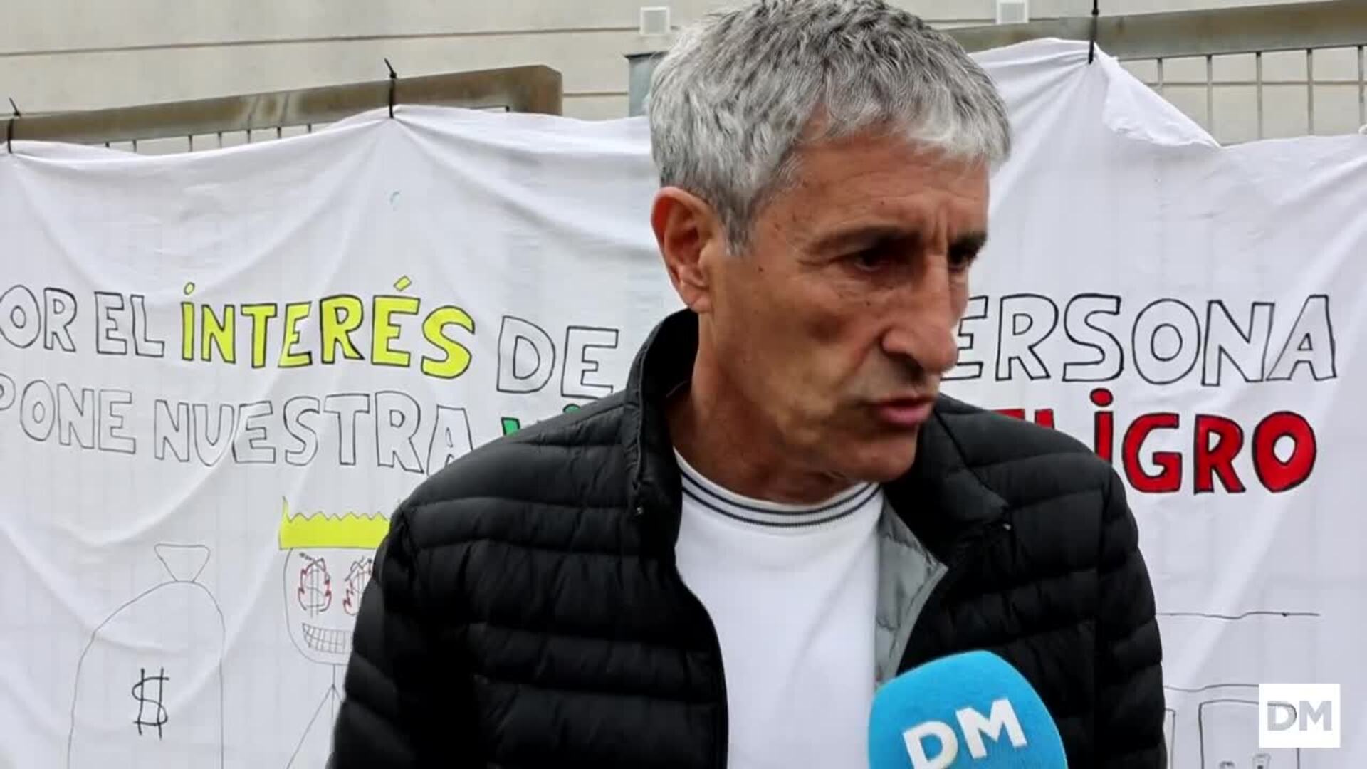 El IES Cantabria se planta: «Menos gasolineras, más educación»
