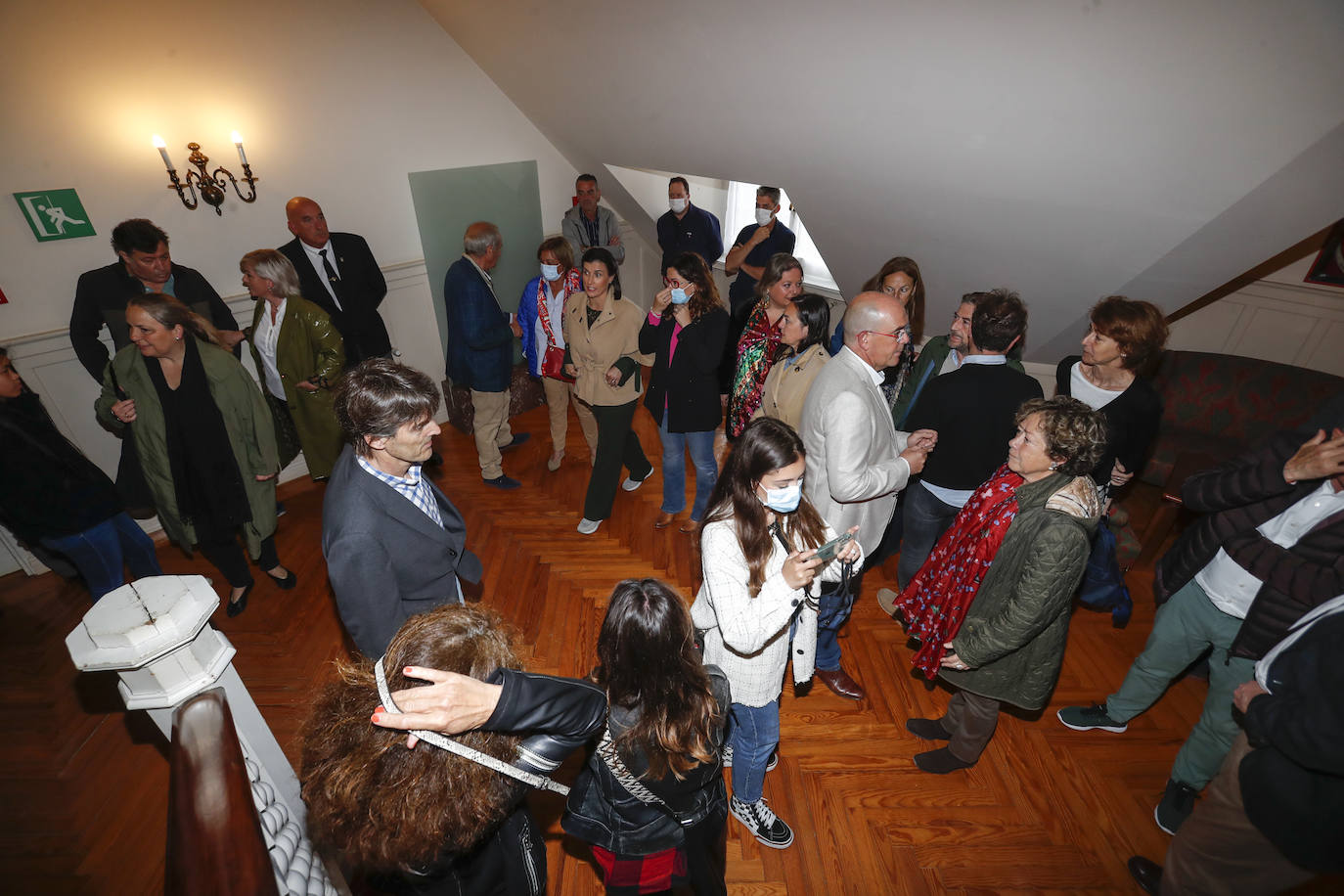 Los allegados a quien fuera la primera directora del edificio más emblemático de la ciudad han participado en este acto homenaje en el que se descubierto una placa en su honor y la Banda Municipal de Música ha interpretado varios de sus temas favoritos. Durante el concierto, se han soltado 200 globos de helio biodegradables y se han vendido mantitas a 5 euros como recaudación de fondos para la Fundación Blas Méndez Ponce con la que ella colaboraba de forma muy activa.