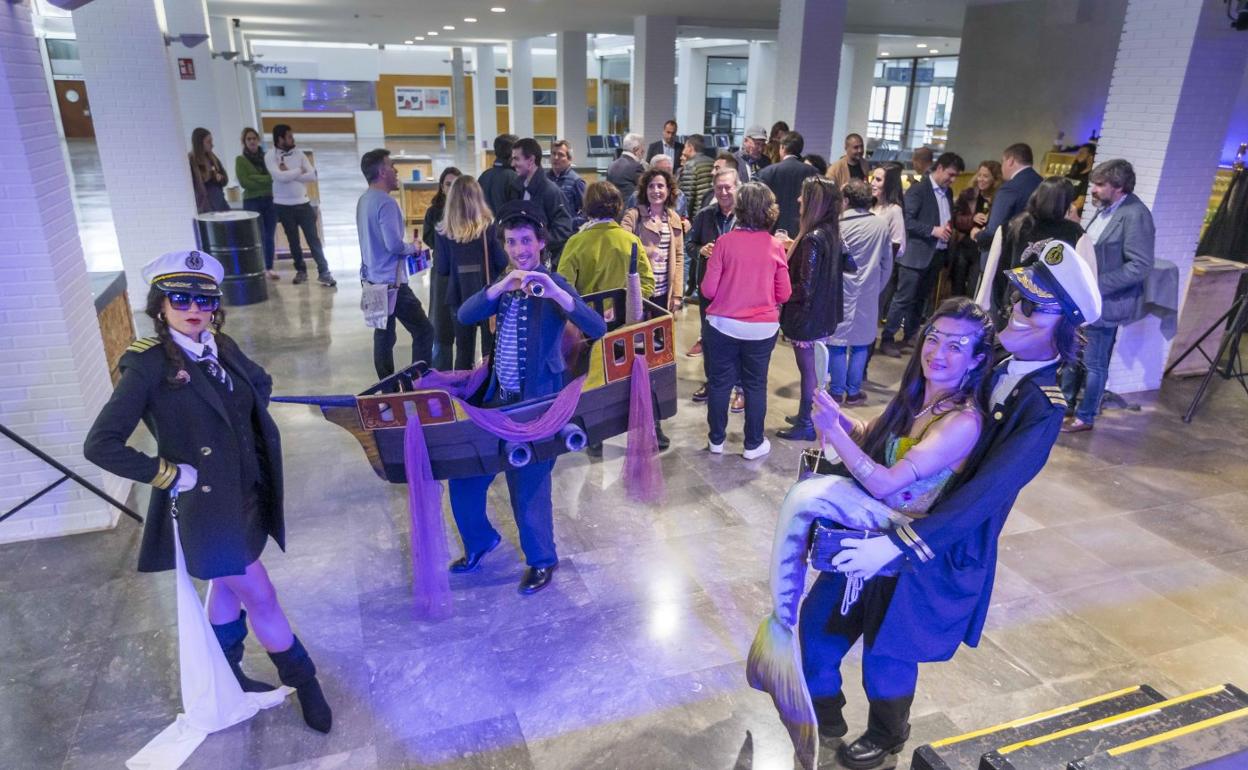 Imagen del acto de puesta de largo del 'Show Hall Music' celebrado ayer en el vestíbulo de la Estacion Marítima. roberto 