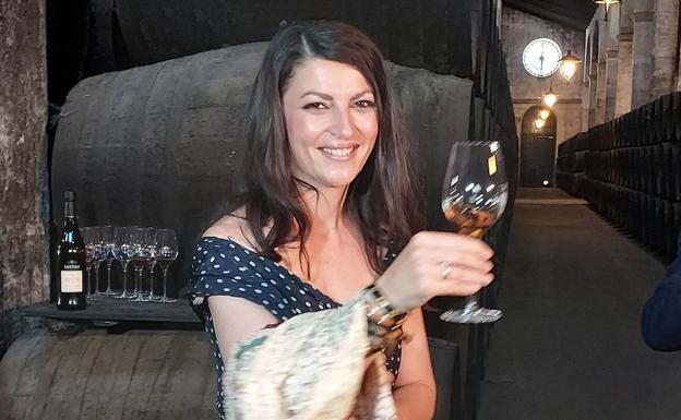 Macarena Olona, durante una visita a una bodega de Jerez de la Frontera.