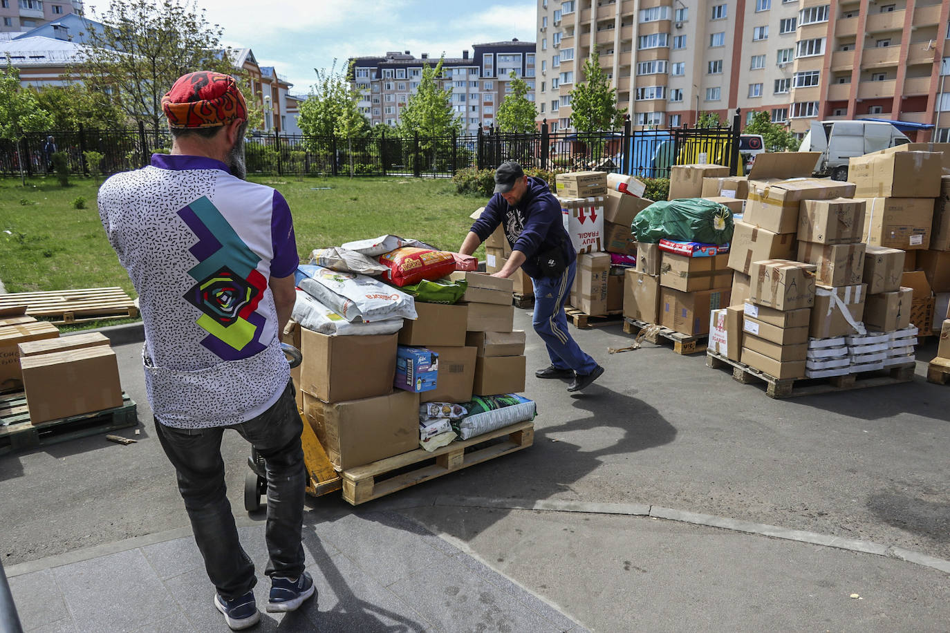 Fotos: La solidaridad cántabra llega a Bucha