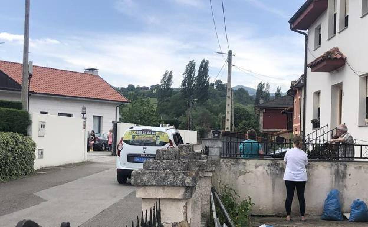 Barrio al que acudieron las fuerzas de seguridad, sanitarios y los bomberos.