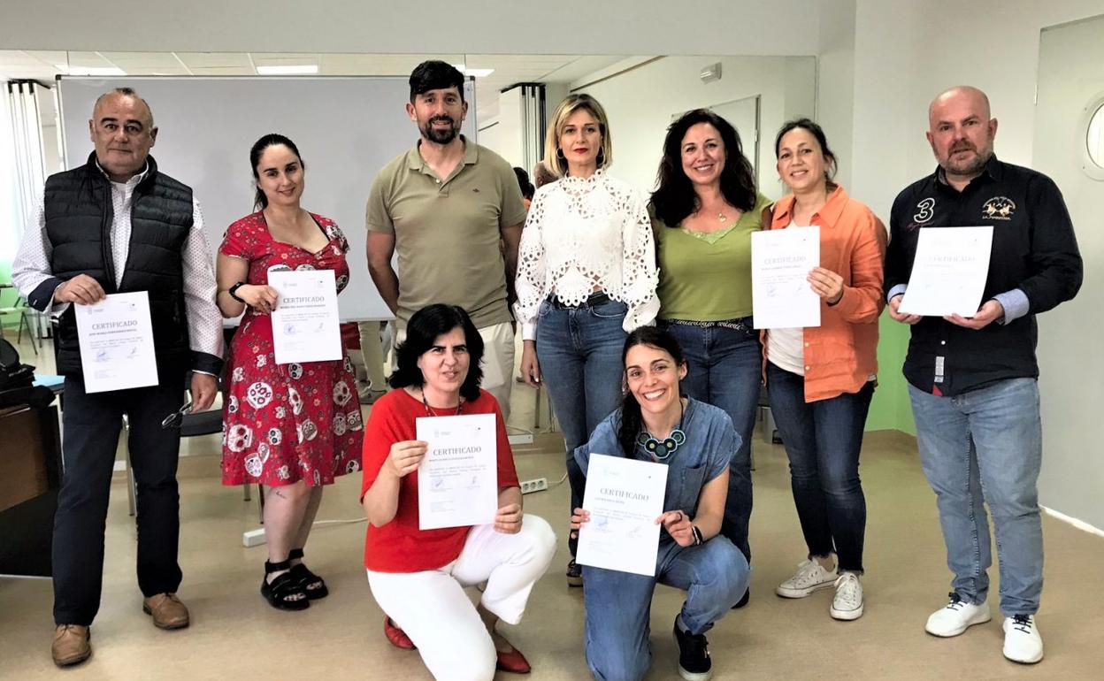 La entrega del certificado del curso de nivel A1 a los participantes fue presidida por la alcaldesa de Piélagos, Verónica Samperio. 