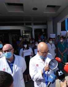 Imagen secundaria 2 - Los profesionales del Hospital Comarcal de Laredo temen que las soluciones «se limiten a llegar al próximo verano»