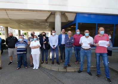 Imagen secundaria 1 - Los profesionales del Hospital Comarcal de Laredo temen que las soluciones «se limiten a llegar al próximo verano»