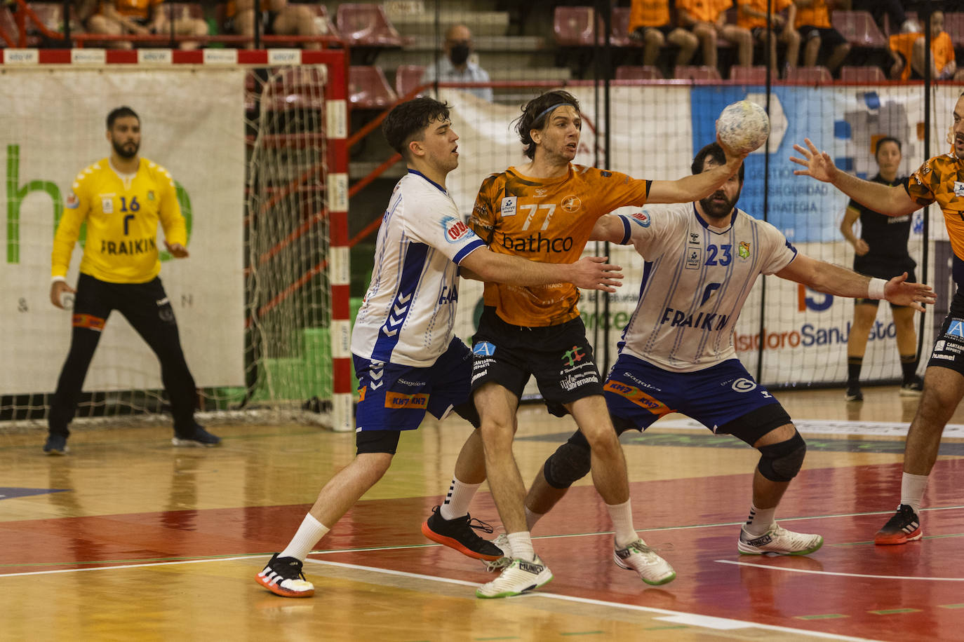 Fotos: La derrota ante Granollers no empaña la fiesta al Bathco