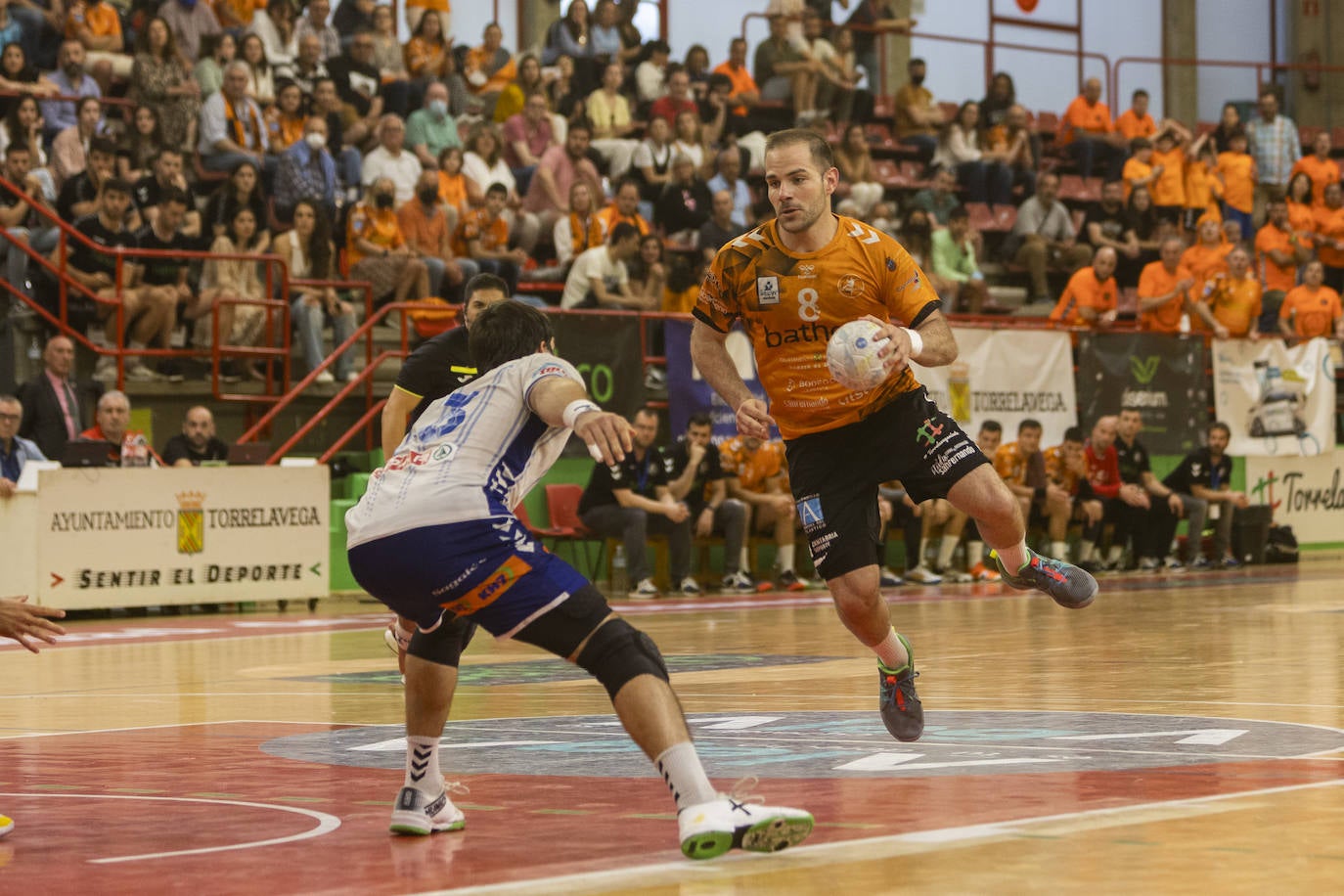 Fotos: La derrota ante Granollers no empaña la fiesta al Bathco