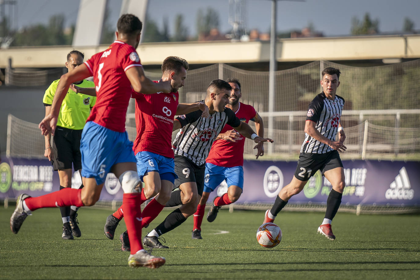 Fotos: El Escobedo dice adiós al sueño del ascenso a Segunda RFEF