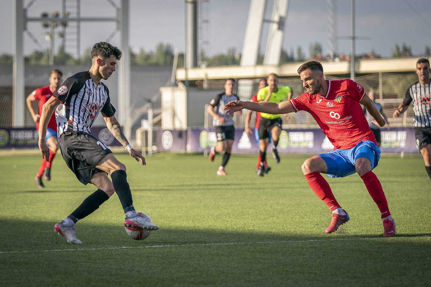 Fotos: El Escobedo dice adiós al sueño del ascenso a Segunda RFEF