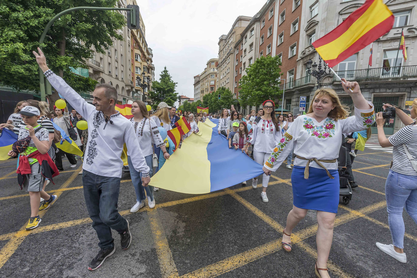 Así ha sido la marcha por Ucrania este domingo en Santander