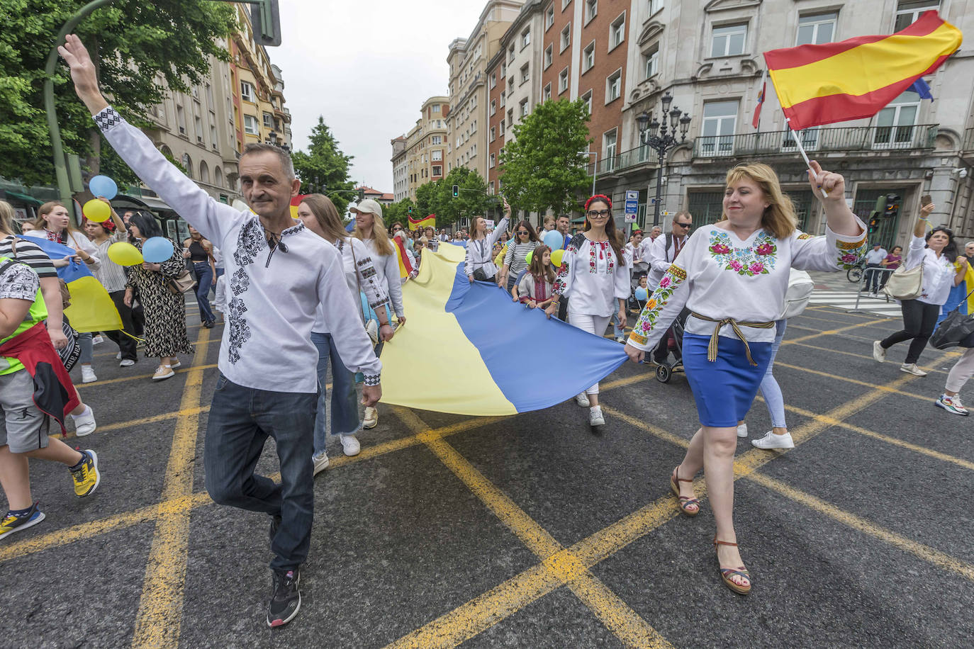 Así ha sido la marcha por Ucrania este domingo en Santander