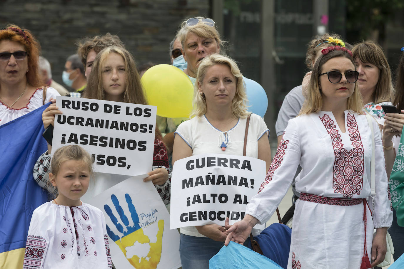 Así ha sido la marcha por Ucrania este domingo en Santander