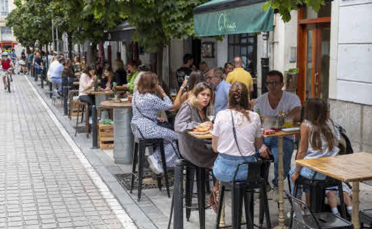 Imagen de archivo de la calle Herbosa, donde se sancionaron este fin de semana a varios locales