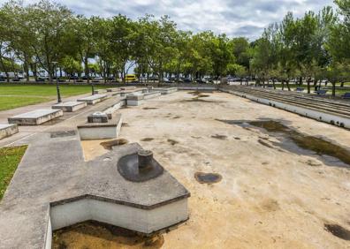 Imagen secundaria 1 - El estanque de Mesones sigue abandonado