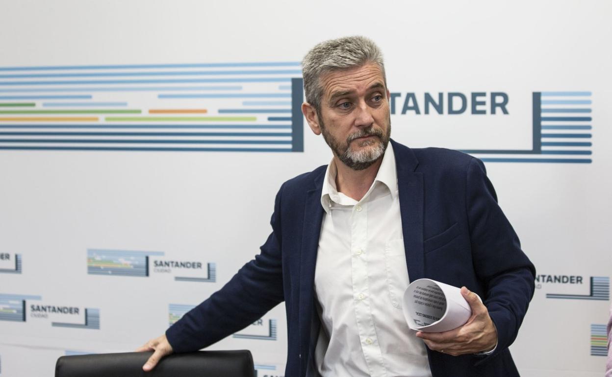 El concejal Javier Ceruti (Cs), tras una rueda de prensa. 