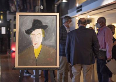 Imagen secundaria 1 - 1. Pío Muriedas con 'su farola' santanderina. | 2. Exposición de cuadros del artista en la sala Espacio Fraile y Blanco. | 3. Retrato de María Luisa Gochi, el gran amor del artista cántabro.