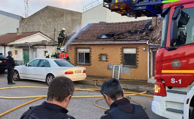 Un incendio causa importantes daños en una casa de la calle Lavapiés, en La Albericia
