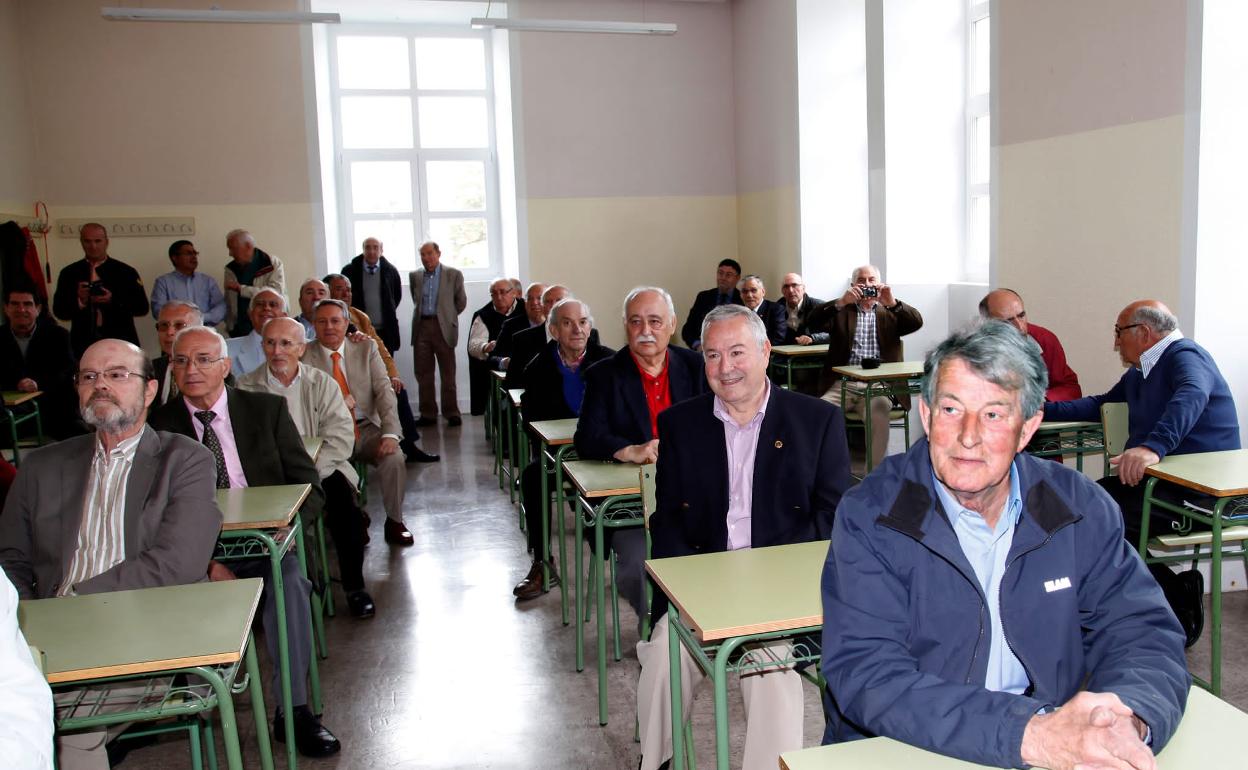 Con motivo del 50 aniversario, en el año 2014 realizaron el primer reencuentro que incluyó una visita a las aulas del instituto Marqués de Manzanedo.