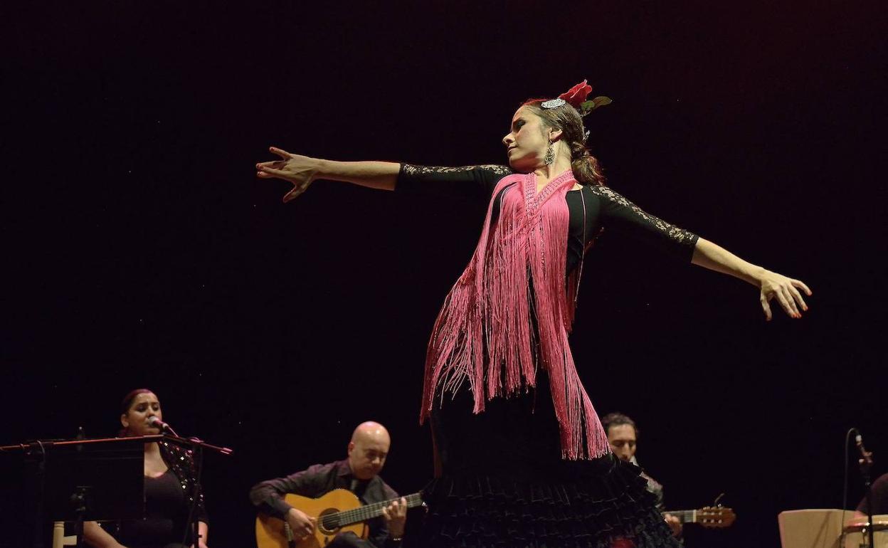 El flamenco regresa en junio a Santander Escénica con 'Aye', de la compañía Al Aire, dirigida por la bailaora y coreógrafa Lucía Serrano.