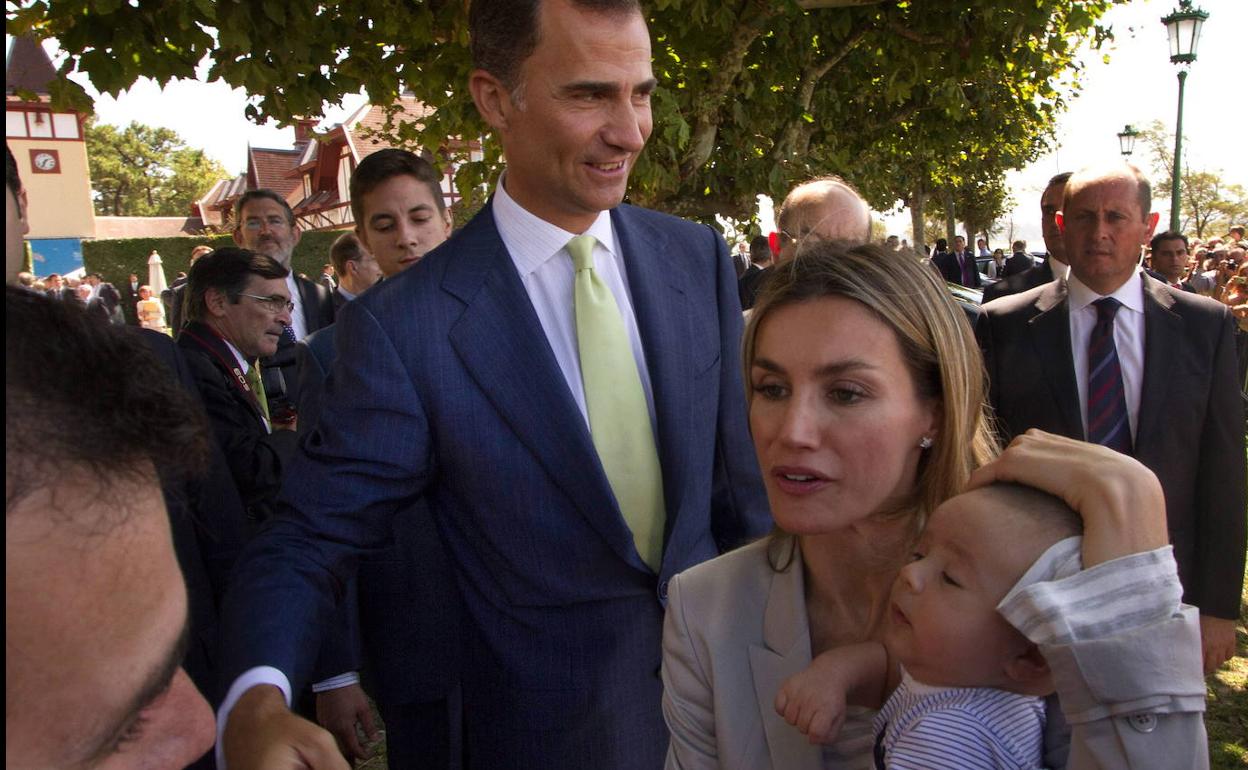 Los todavía príncipes de Asturias, en su anterior visita a la UIMP en el verano de 2011.