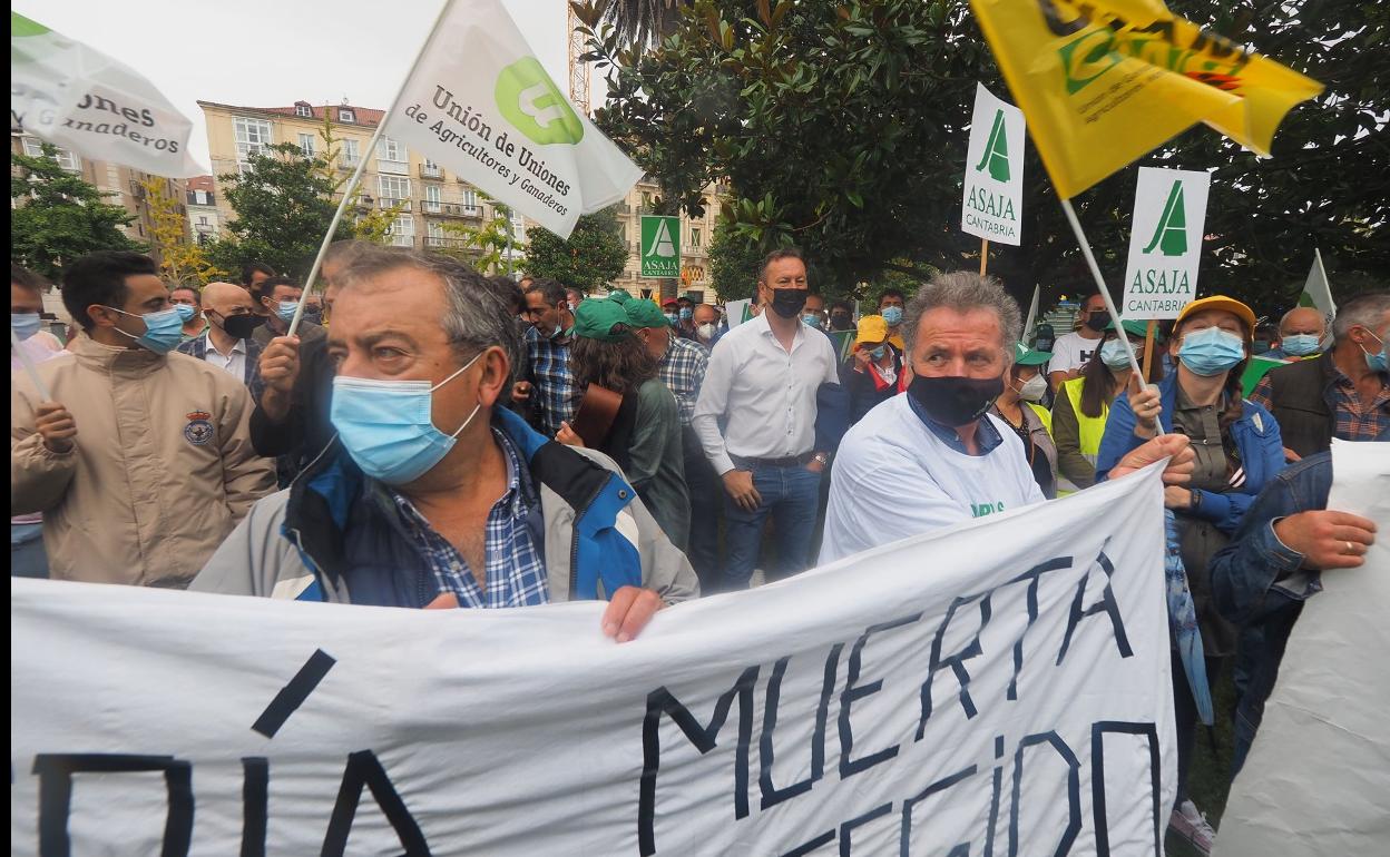 El consejero Guillermo Blanco, en una protesta de ganaderos. 