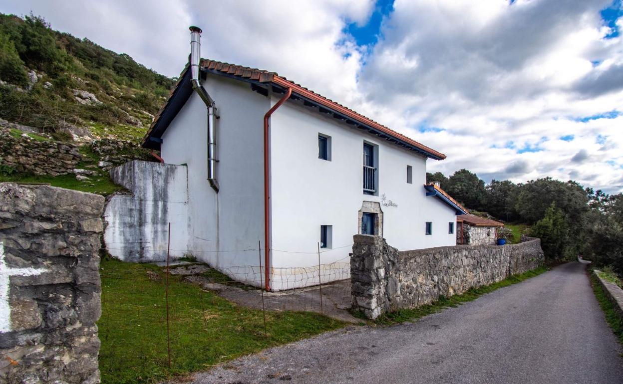 La Casa Blanca del Monte Buciero, lugar en donde supuestamente se hospedaría Bruce Willis.