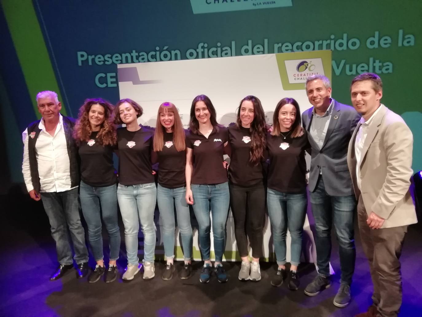 Las ciclistas del Río Miera-Cantabria Deporte fueron las protagonistas del acto de presentación.