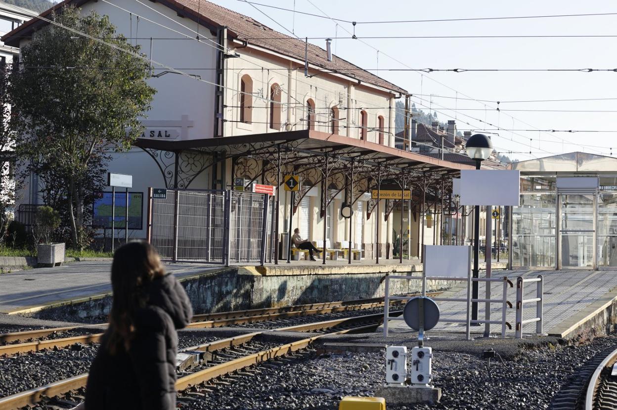 Imagen de la estación de Cabezón de la Sal, una de las seis donde se instalará el nuevo servicio. 