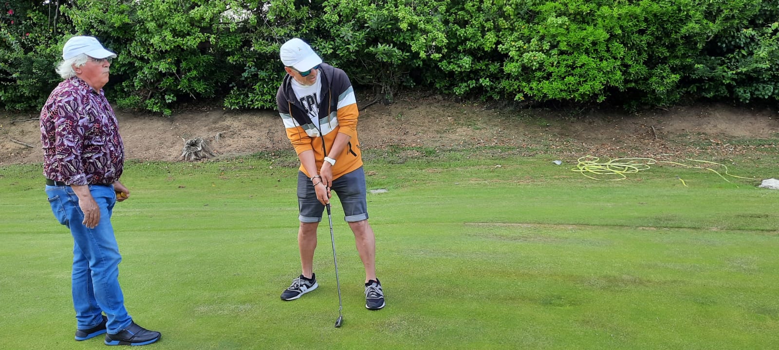 Un grupo de 22 personas ciegas y con baja visión disfrutaron de una jornada de golf en Mataleñas. 