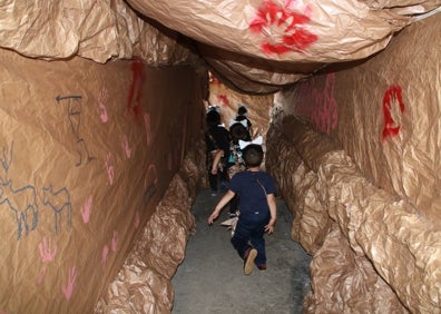 Imagen secundaria 1 - La vuelta a la historia en 80 pasos por el colegio de Latas