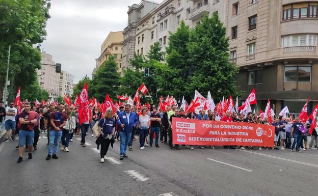 Miles de trabajadores salen a la calle a la búsqueda de «un convenio digno»