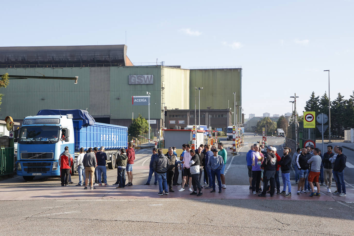 Fotos: La primera jornada de huelga del sector del metal en Cantabria, en imágenes