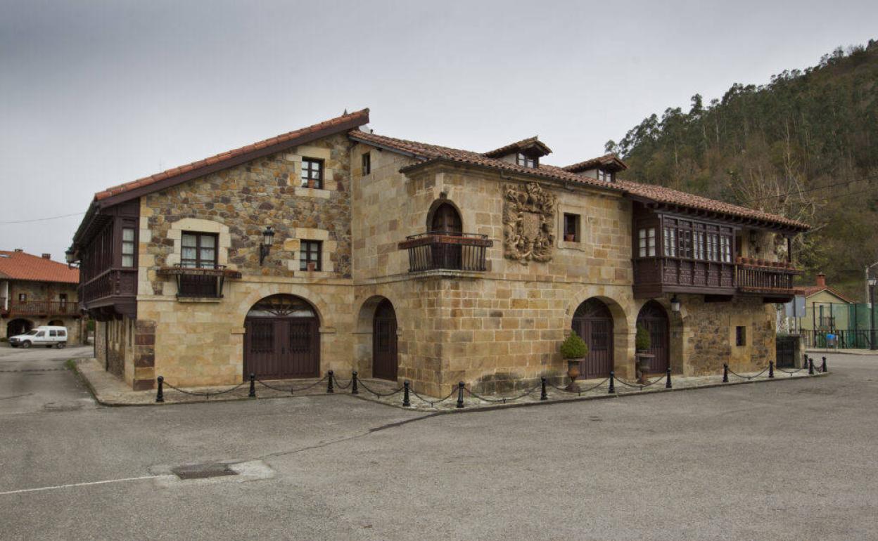 Plaza de Rubalcaba, uno de los puntos en los que se ha colocado el nuevo alumbrado 
