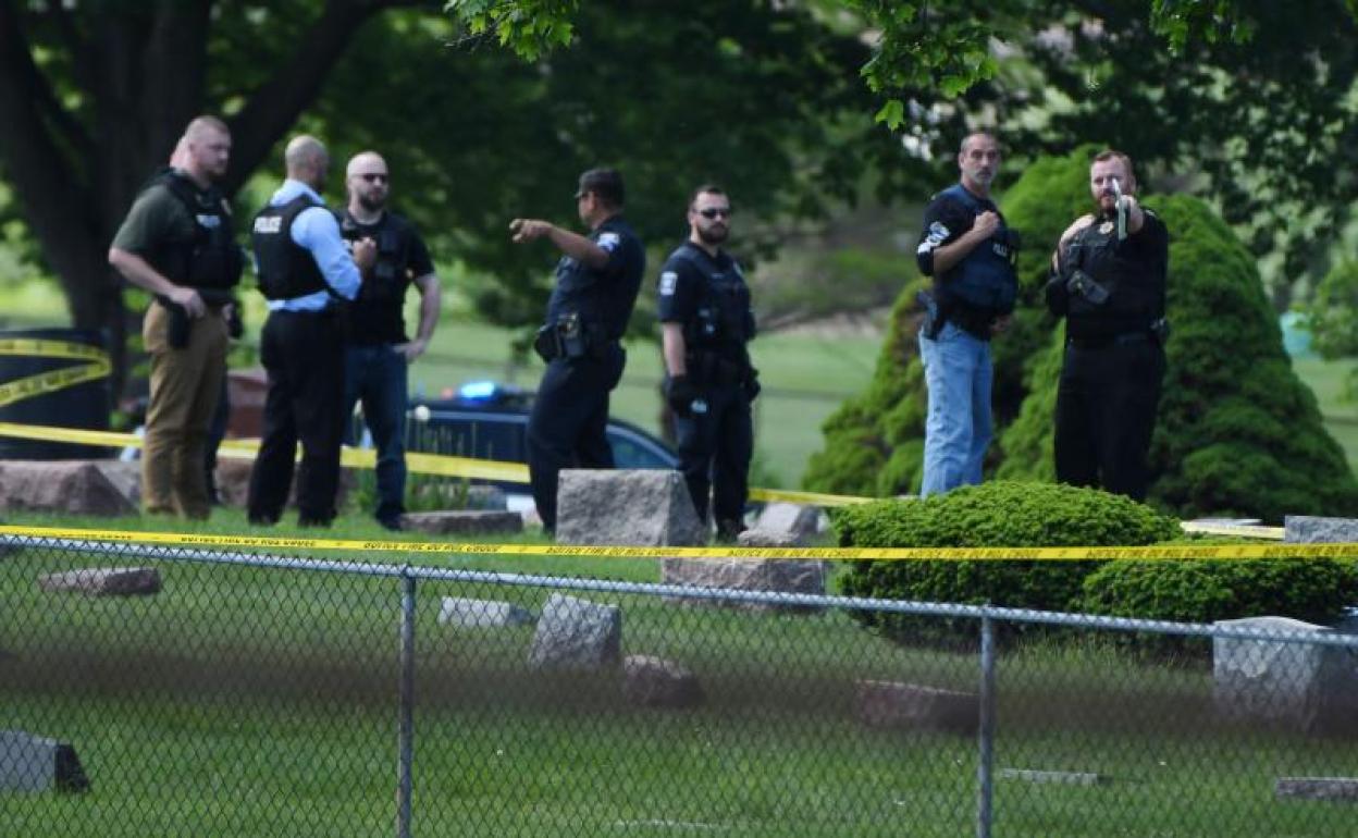 Imagenes tras el tiroteo en el cementerio de Graceland, Wisconsin-