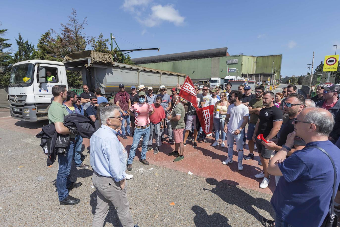 Los trabajadores del metal durante la segunda jornada de la huelga.