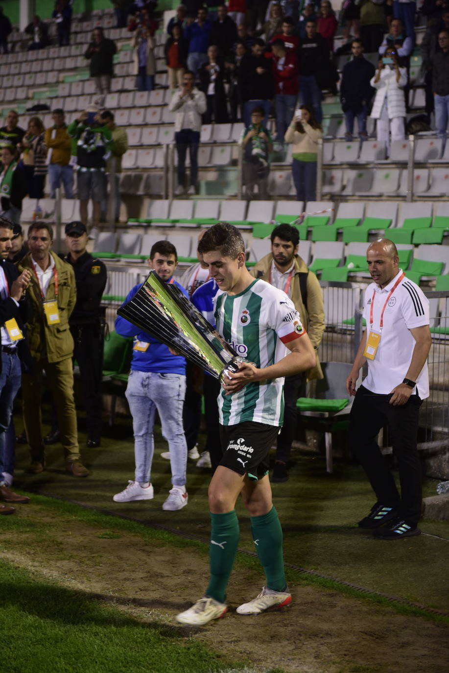 El club verdiblanco tira de oficio para conseguir el título de campeón de la Primera RFEF.